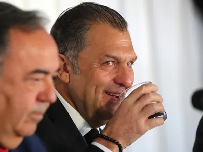 Filtran el sueldo que percibe Aníbal Mosa en Blanco y Negro: notable diferencia con el presidente de Azul Azul