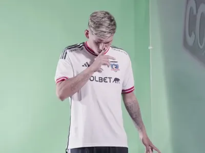 [VIDEO]: Jugadores de Colo-Colo desatan risas en la presentación de la nueva camiseta del Cacique