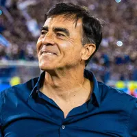 El duro golpe que Gustavo Quinteros podría darle a Colo-Colo en el mercado de pases