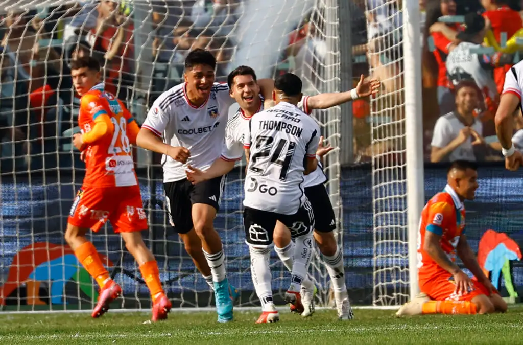 Damián Pizarro y jordhy Thompson brillaron en el triunfo de Colo-Colo.