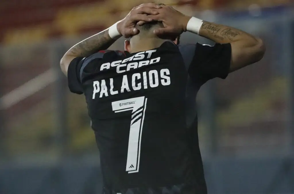 Carlos Palacios no ha podido ser opción en La Roja.