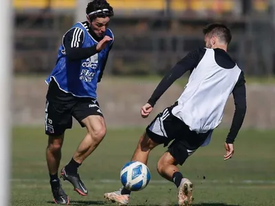 [Video]: Marco Rojas mete presión para jugar el superclásico con un golazo en el entrenamiento