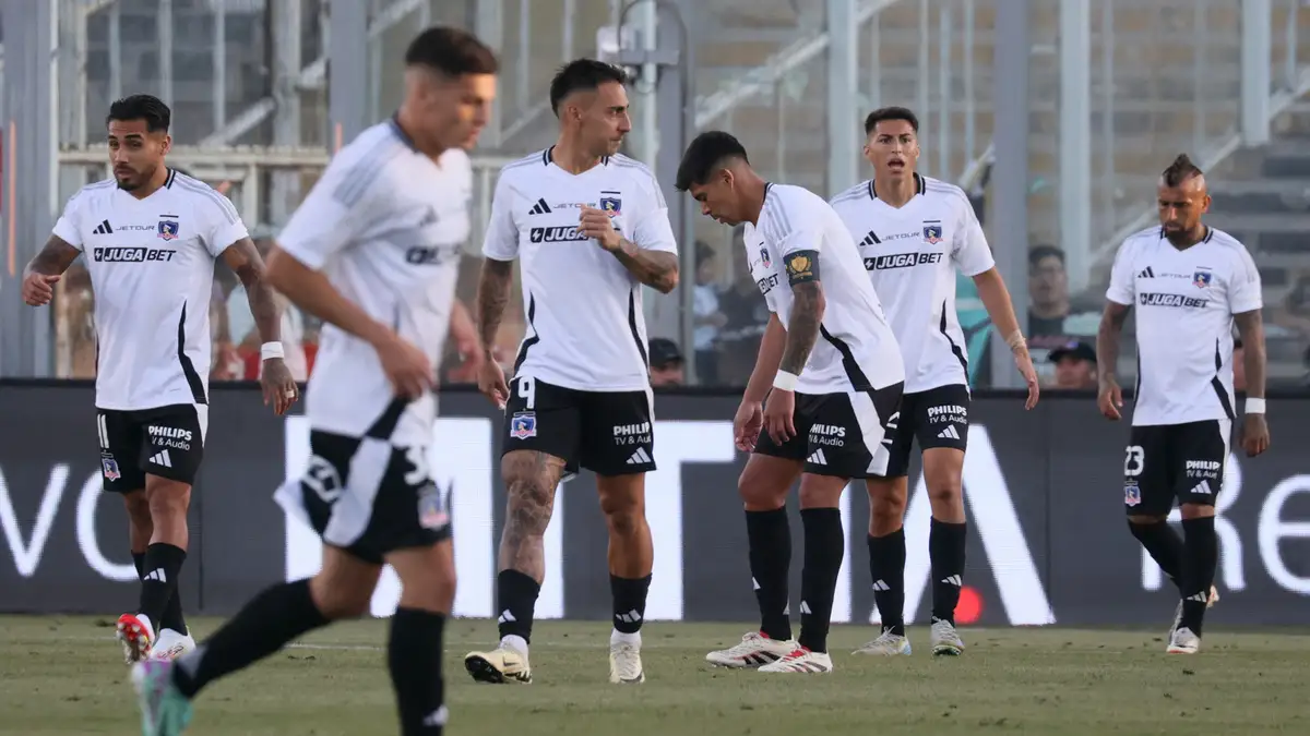 El periodista apuntó contra los jugadores por su silencio ante la amenaza de los hinchas de suspender la Supercopa.