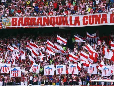 ¿Caerá sanción? Registran polémico cántico en contra de Colo-Colo por parte de hinchas de Junior