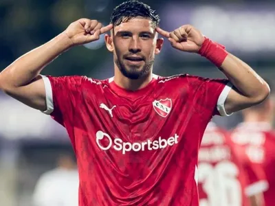 Ex responsable del fútbol joven de Colo-Colo se defiende por la salida gratis de Felipe Loyola