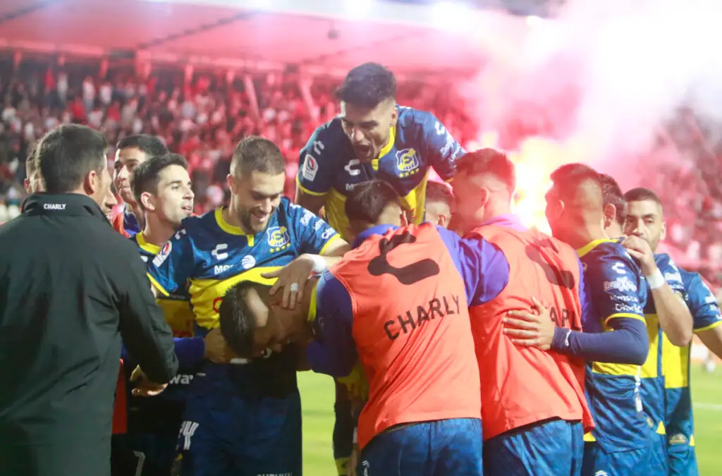 Everton derrotó a Curicó Unido por 3 a 2.