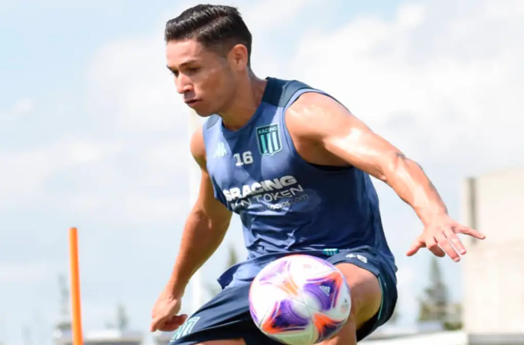 Óscar Opazo no lo pasa bien en Racing Club.