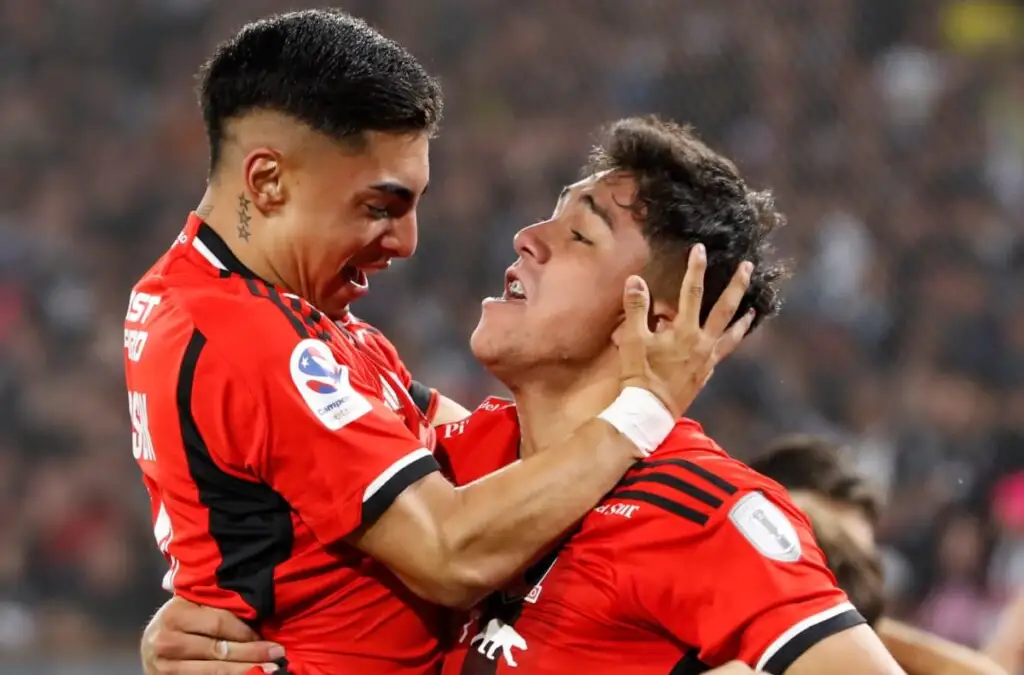 Jordhy Thompson y Damián Pizarro retornaron en Colo-Colo.