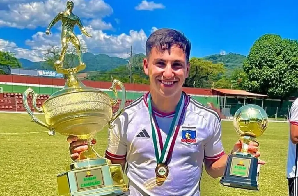 Fue inscrito como el nuevo 10 de Colo-Colo.