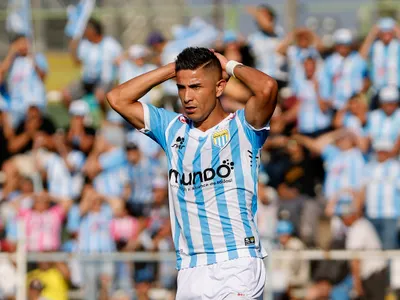 El duro momento de Felipe Flores tras ser expulsado ante Universidad de Chile