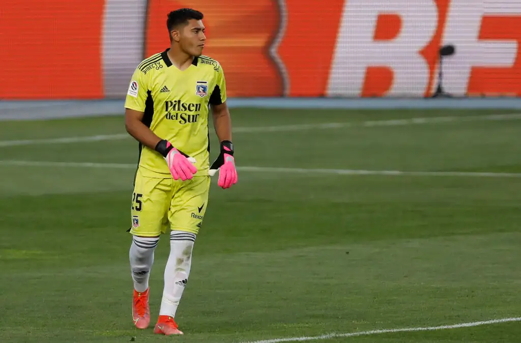 Julio Fierro busca un lugar en Colo-Colo.
