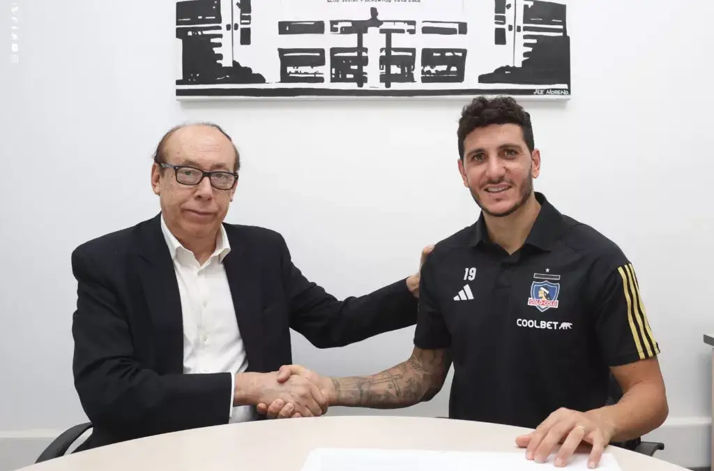 Gonzalo Castellani firmando por Colo-Colo.