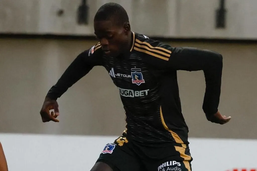 Manley Clerveaux fue incluido en la formación titular que ensayó Colo-Colo.