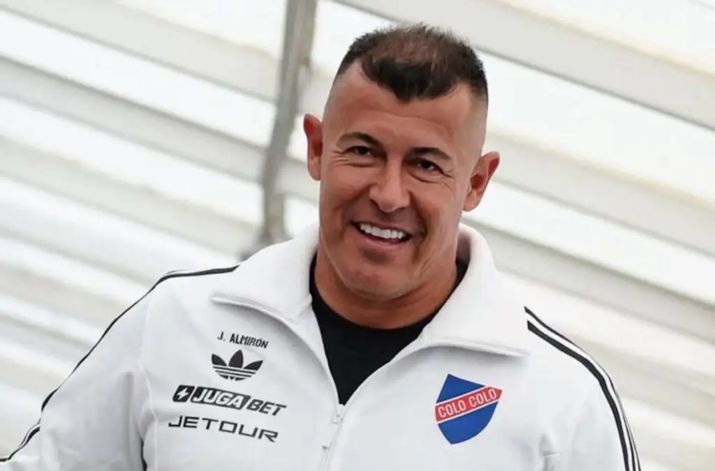 Jorge Almirón fue ratificado como entrenador de Colo-Colo.