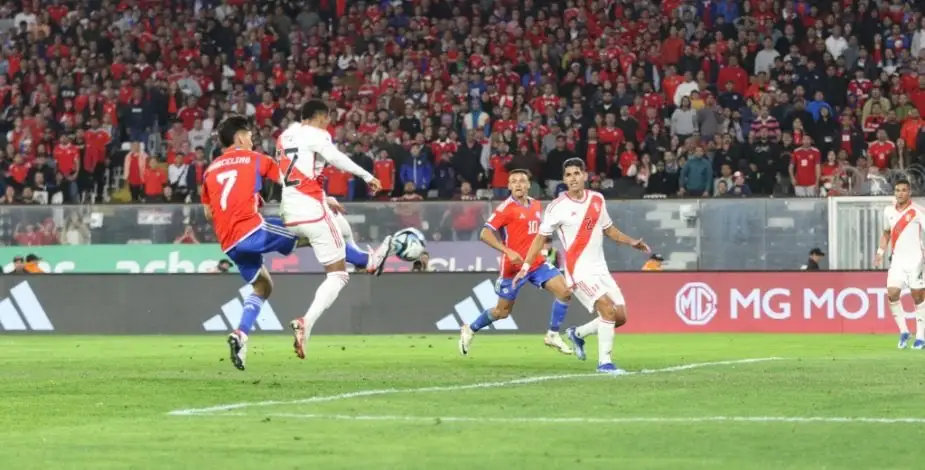 Marcelino Núñez fue el autor del segundo gol de Chile sobre Perú según Mister Chip.