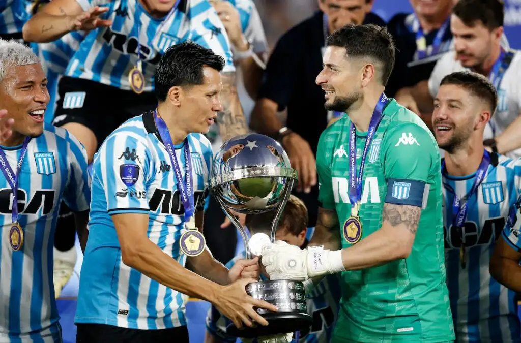 Gabriel Arias se coronó campeón de la Copa Sudamericana con Racing Club.