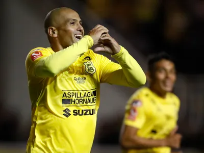 [VIDEO] Se pasó: El incombustible Humberto Suazo marcó un verdadero golazo para San Luis de Quillota