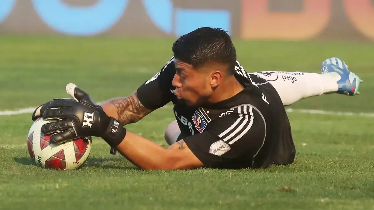 Brayan Cortés podría no jugar en Colo-Colo este 2024.