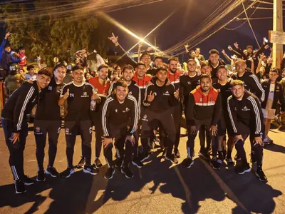Una caldera: Así fue el tremendo recibimiento de Colo-Colo en su llegada a Calama para enfrentar a Cobreloa