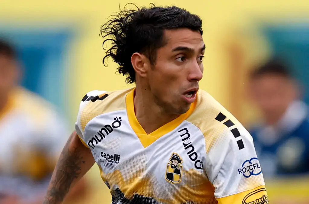 En Colo-Colo se ilusionan con el fichaje de Luciano Cabral.