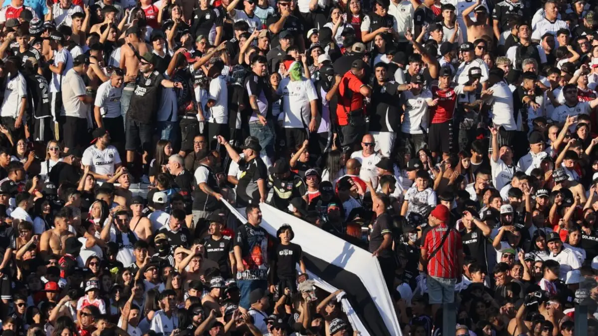 Hinchada de Colo-Colo tendrá prohibida la entrada para el segundo partido de la Copa Chile.
