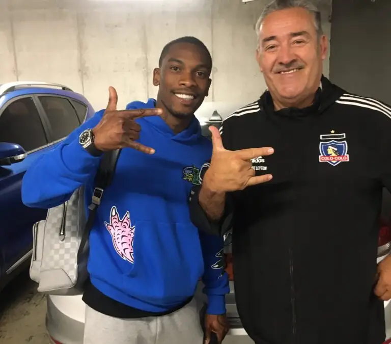 Fabián Castillo arribó este lunes al país para sumarse a Colo-Colo.