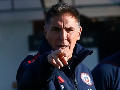 A días de enfrentar a Perú: Eduardo Berizzo sorprende y completa la nómina de La Roja con un ‘cortado’