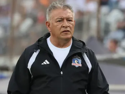 ¿Se prueba el buzo? Esto dijo Claudio Borghi por posibilidad de reemplazar a Jorge Almirón en Colo-Colo