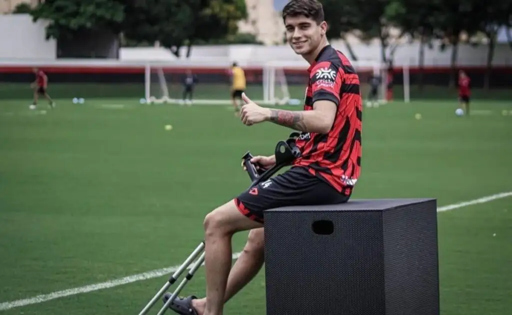 Ángelo Araos está en recuperación de una dura lesión.