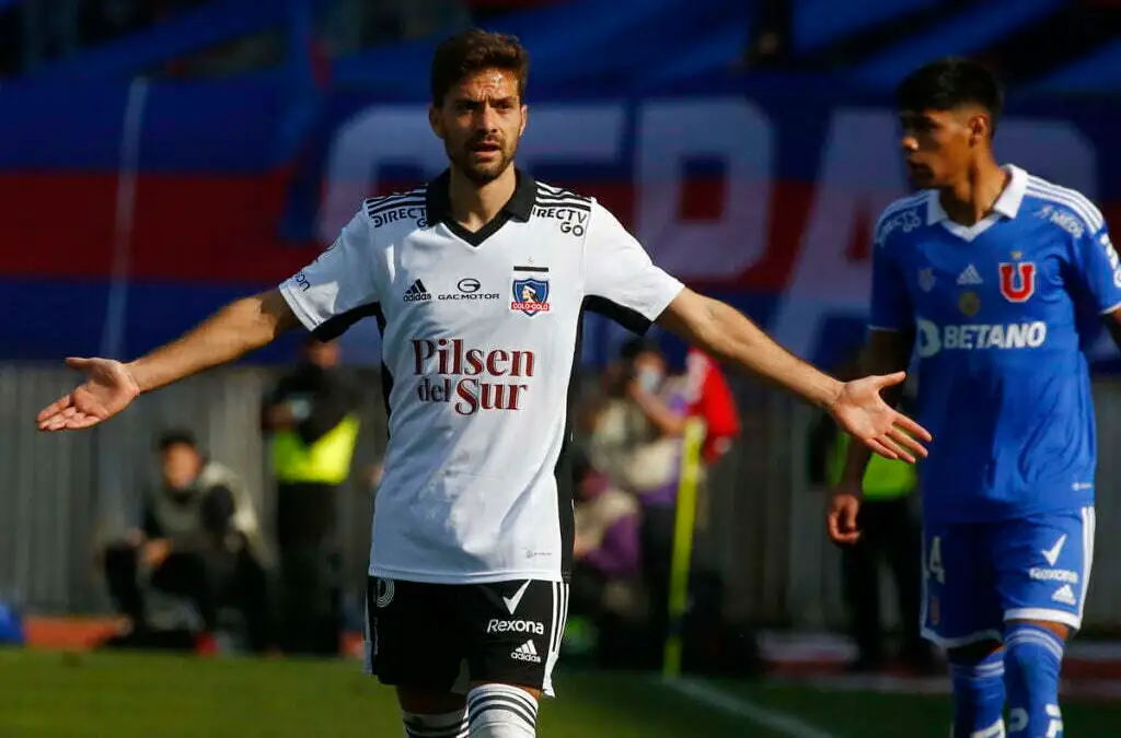 Gustavo Quinteros ensayó con Agustín Bouzat en el mediocampo.