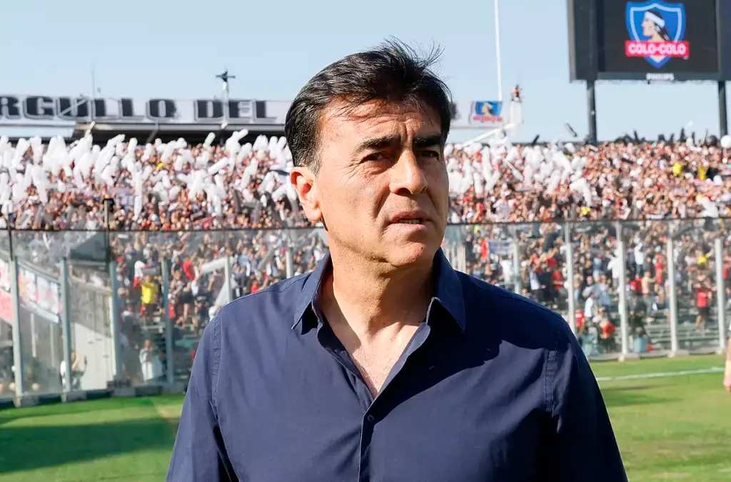 Gustavo Quinteros no seguiría en el banco de Colo-Colo.