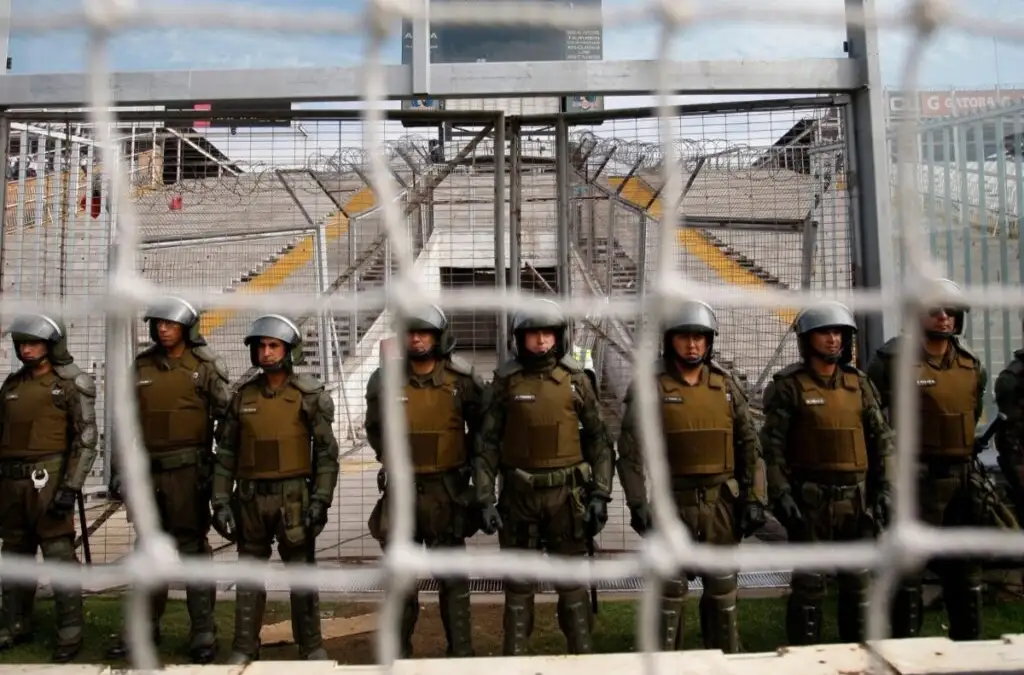 Colo-Colo y el fútbol chileno aboga por el regreso de Carabineros a los estadios.
