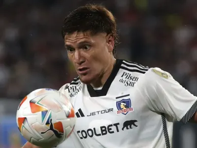 «No hay mejor pateador de tiros de esquina»: Salen en defensa de Leonardo Gil a horas del duelo ante Fluminense