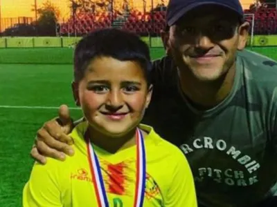 ¿Se ilusiona La Roja? Hijo de Humberto Suazo se lució con golazo al ángulo en las divisiones menores