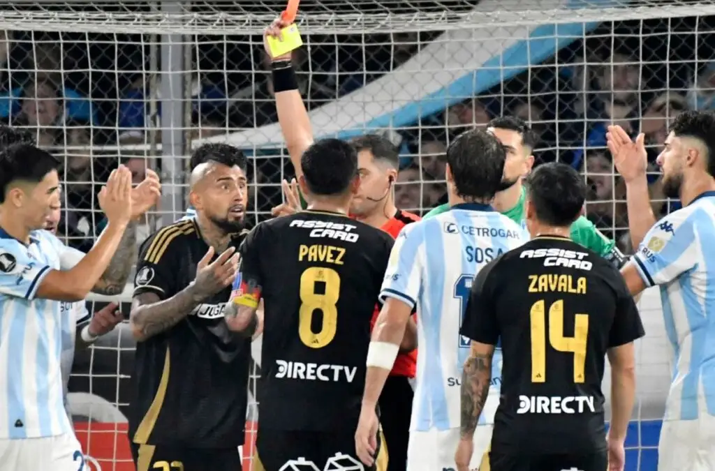 Arturo Vidal no jugará ante Atlético Bucaramanga tras ser expulsado frente a Racing Club.