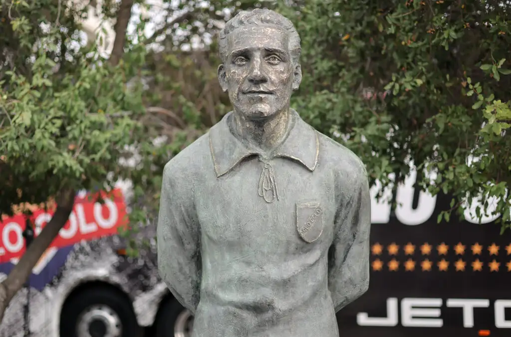 En España buscan instalar una placa conmemorativa para David Arellano.