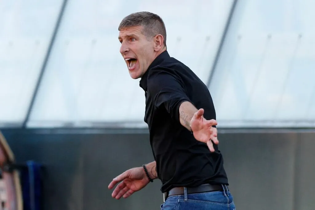 Si bien su último club fue Olimpia de Paraguay, Martín Palermo ha tenido experiencia en Chile dirigiendo a Unión Española y Curicó Unido, con cuestionados resultados, especialmente en este último donde terminó con un 24,7% de rendimiento.