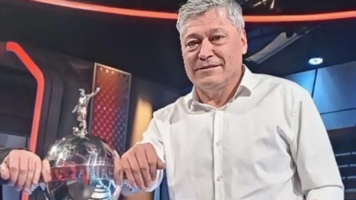 Patricio Yáñez con la Copa Libertadores.