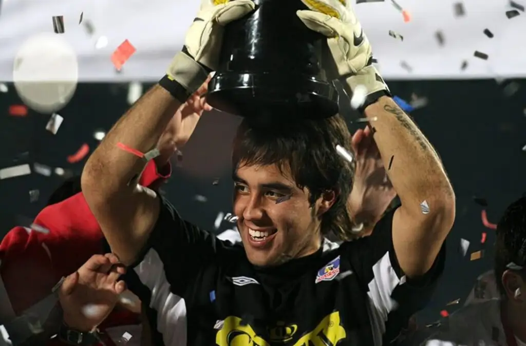 Verónica Bianchi señaló que Colo-Colo debe contratar a Claudio Bravo en este momento, porque requerirá más tiempo de adaptación.