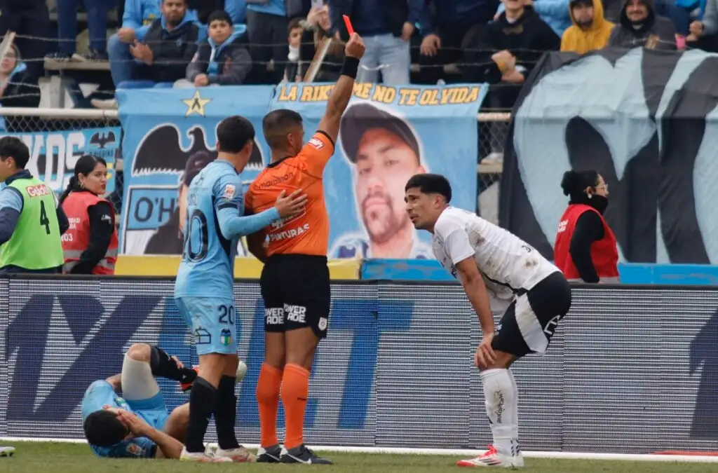 El charrúa ha tenido una desastrosa temporada debut en Colo-Colo. Foto: Jorge Loyola/Photosport.