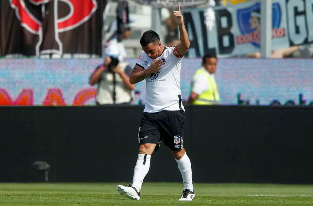 Esteban Paredes vivirá su último partido en el Estadio Monumental.