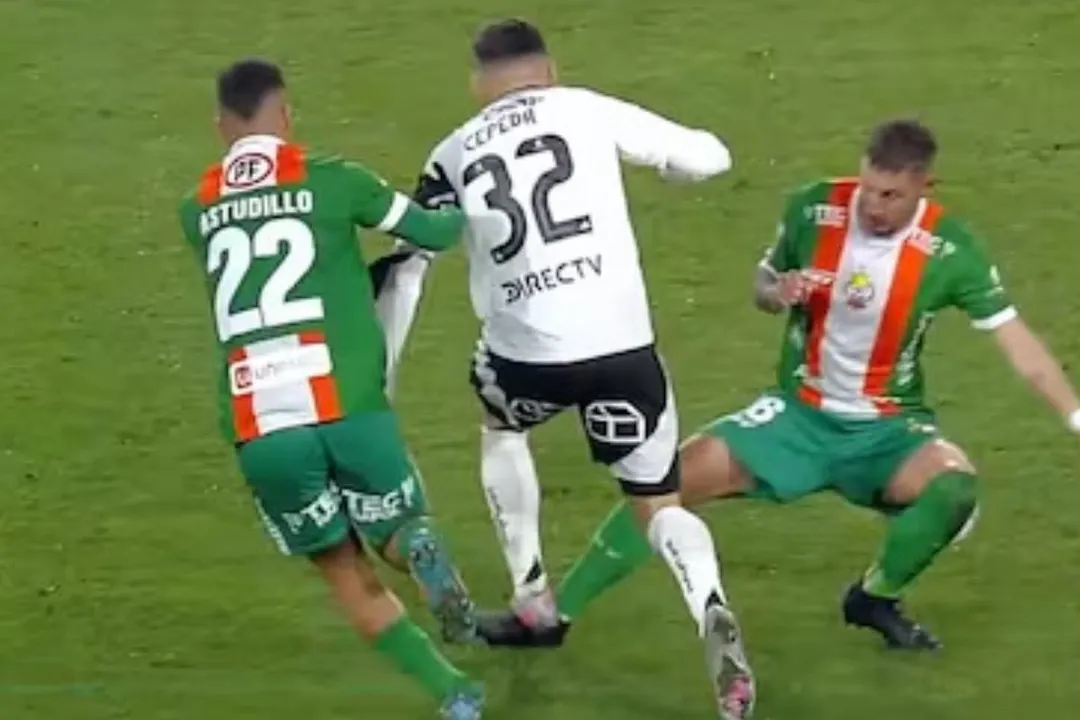 Pisotón de Lucas Cepeda reclamado por Johnny Herrera en el partido de Colo-Colo vs Cobresal.
