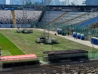 Revelan el monto de compensación que Colo-Colo recibirá por daños en la cancha del Estadio Monumental