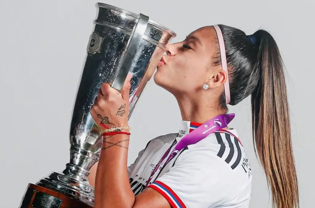 Anaís Cifuentes se va de Colo-Colo Femenino como campeona del Torneo Nacional.