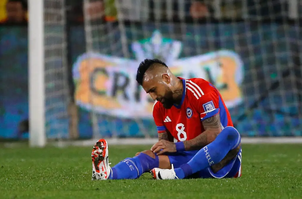 Arturo Vidal estará fuera de las canchas por varios meses tras sufrir una dura lesión.