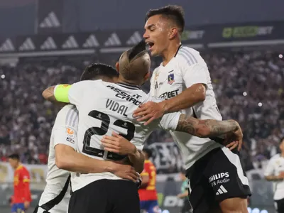 [VIDEO] Ráfaga de goles: Vicente Pizarro y Arturo Vidal pusieron en ventaja a Colo-Colo ante la UE