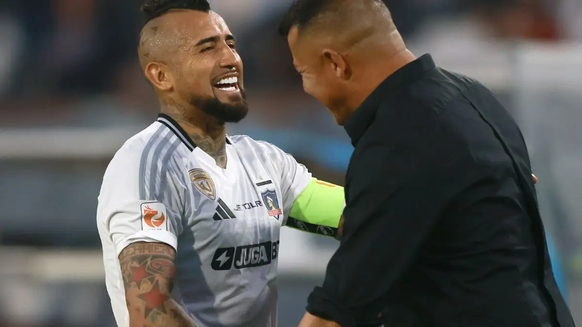 De momento, Almirón todavía contaría con Vidal en su equipo.