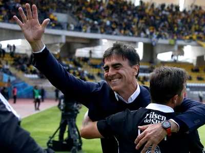 Gustavo Quinteros ratifica a su nuevo lateral derecho en Colo-Colo para la temporada 2023