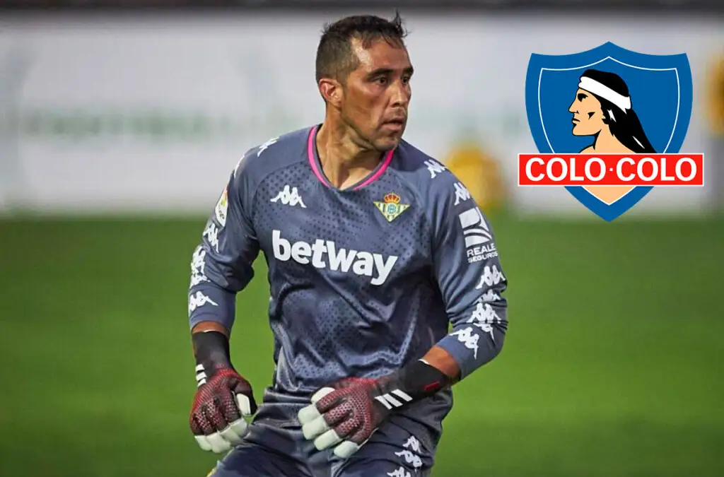 Claudio Bravo disputando un partido con el Real Betis.