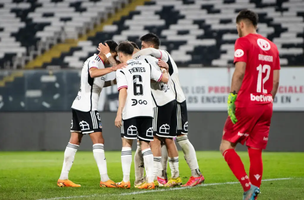 Colo-Colo derrotó 2 a 1 a Audax Italiano.